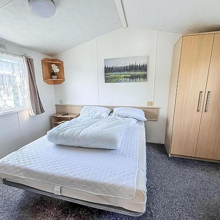 6 Berth Staycation Caravan Nearby Clacton-On-Sea In Essex Ref 26254E Екстер'єр фото