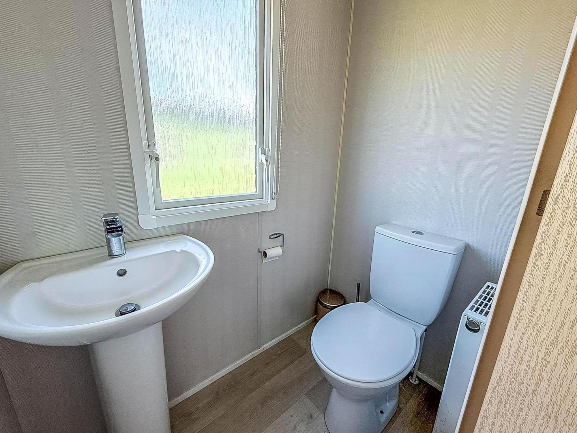 6 Berth Staycation Caravan Nearby Clacton-On-Sea In Essex Ref 26254E Екстер'єр фото