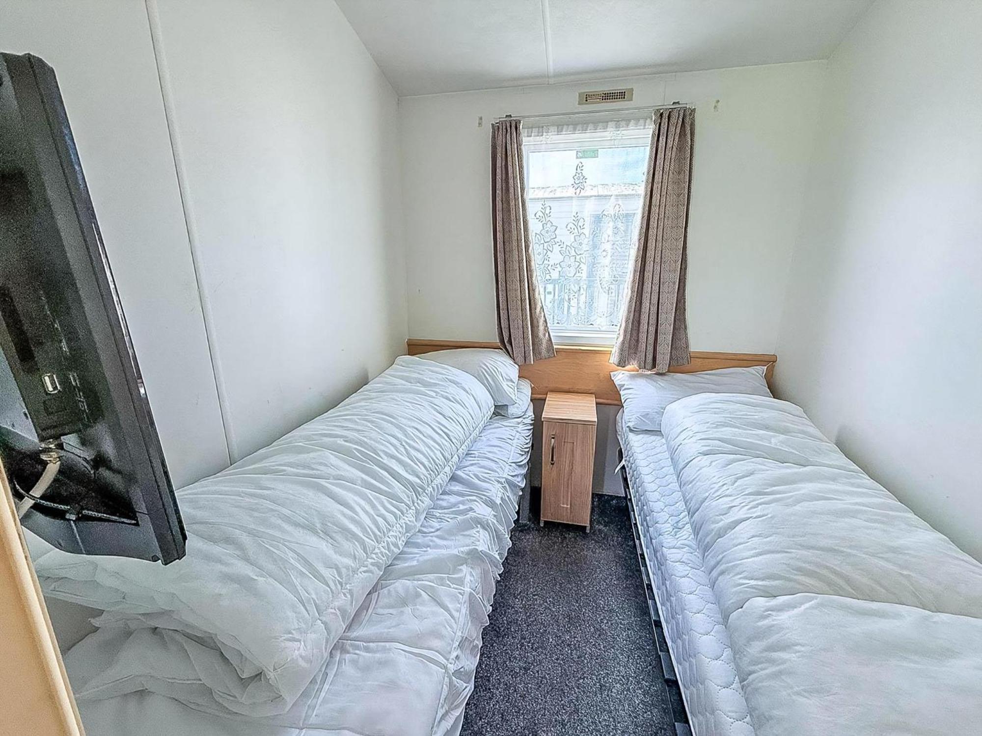 6 Berth Staycation Caravan Nearby Clacton-On-Sea In Essex Ref 26254E Екстер'єр фото