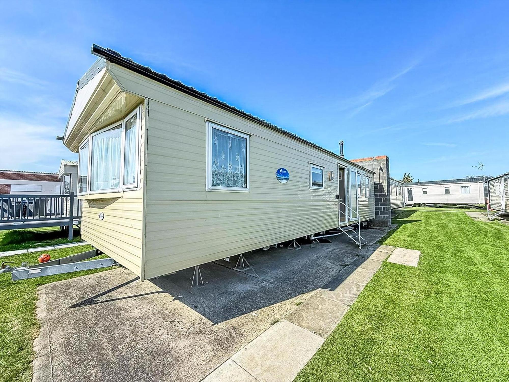 6 Berth Staycation Caravan Nearby Clacton-On-Sea In Essex Ref 26254E Екстер'єр фото